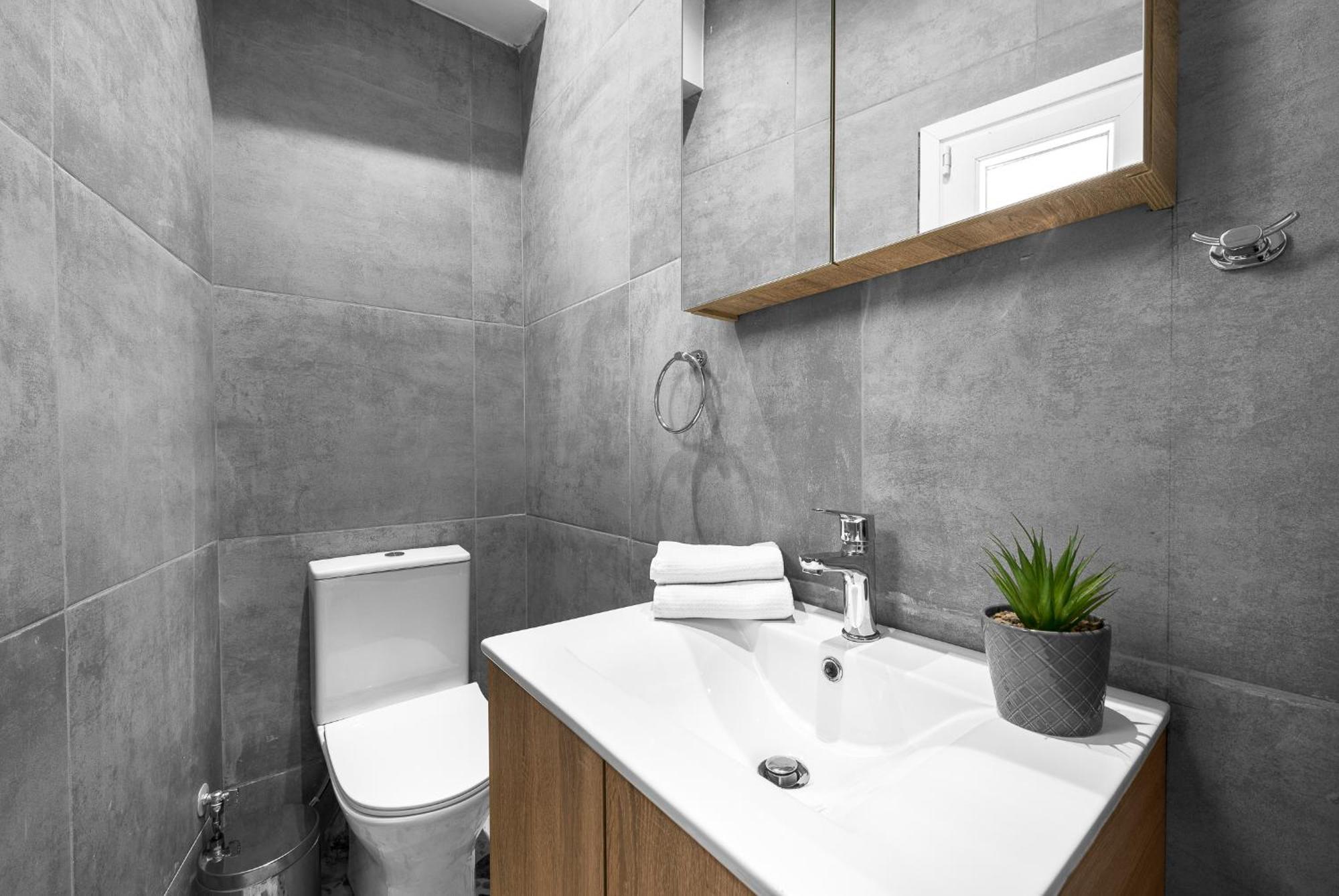 Upper Floor, The Luxury Suites テッサロニキ エクステリア 写真
